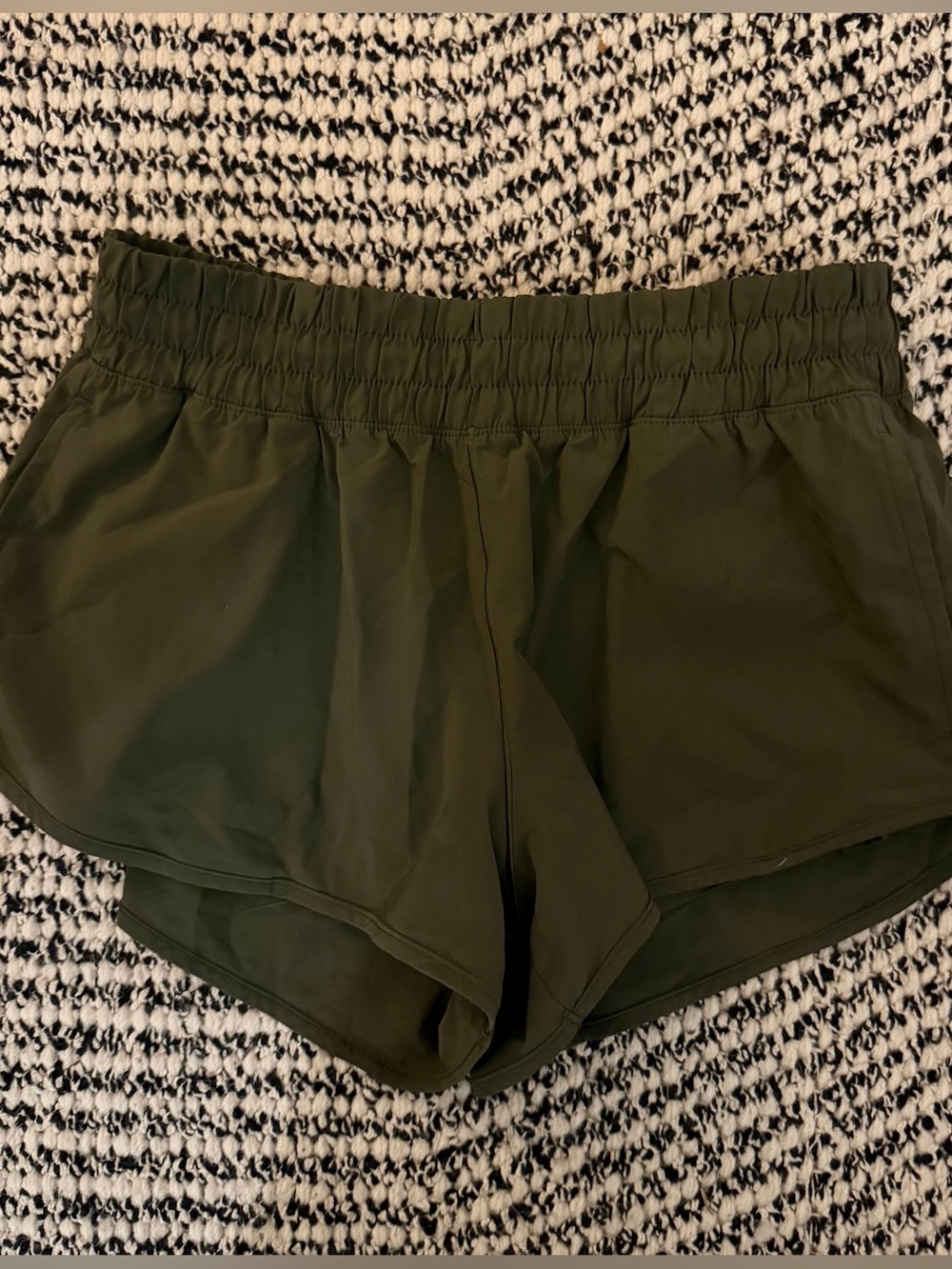 Aerie Offline Low Rise Army Green Athletic Shorts Size Small Women’s Workout